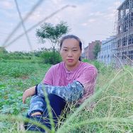 抖音三农排行榜第9名农村细妹,新榜指数818.3000,新增作品数1,分享数377,评论数6116,点赞数8.98w,新增粉丝数2393,累计粉丝数349.75w