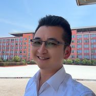 抖音教育培训排行榜第8名教语文的黄老师,新榜指数823.9000,新增作品数3,分享数1.3w,评论数4673,点赞数7.1w,新增粉丝数3289,累计粉丝数70.4w