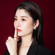 抖音美妆排行榜第9名海莉,新榜指数910.5000,新增作品数28,分享数8558,评论数2.62w,点赞数52.03w,新增粉丝数19.42w,累计粉丝数753.13w