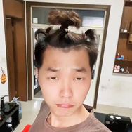 抖音美食排行榜第11名队长0527,新榜指数887.1000,新增作品数1,分享数1.08w,评论数2908,点赞数8.48w,新增粉丝数7315,累计粉丝数428.12w