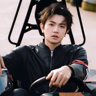 抖音音乐排行榜第3名颜人中,新榜指数892.9000,新增作品数1,分享数1.03w,评论数1.4w,点赞数5.76w,新增粉丝数3446,累计粉丝数761.38w