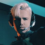 抖音舞蹈排行榜第6名AleksKost,新榜指数888.5000,新增作品数1,分享数2534,评论数529,点赞数3.88w,新增粉丝数8343,累计粉丝数1577.47w