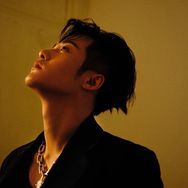 抖音明星八卦排行榜第4名檀健次,新榜指数922.3000,新增作品数1,分享数11.1w,评论数4.3w,点赞数59.2w,新增粉丝数8587,累计粉丝数1077w
