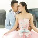 拉着恐龙逛夜市