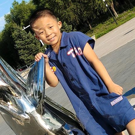 春风抚皱又拂尘