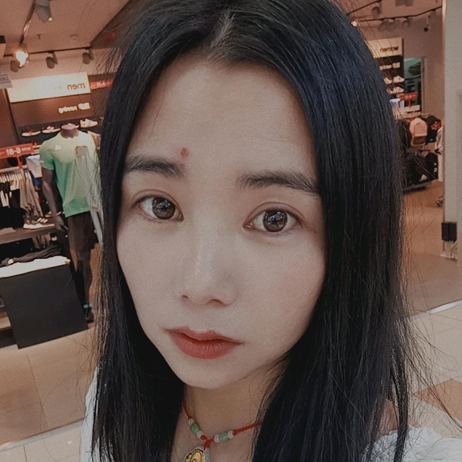 来宾探房的英姐