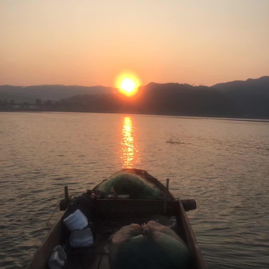 着错人字拖嘅广东人