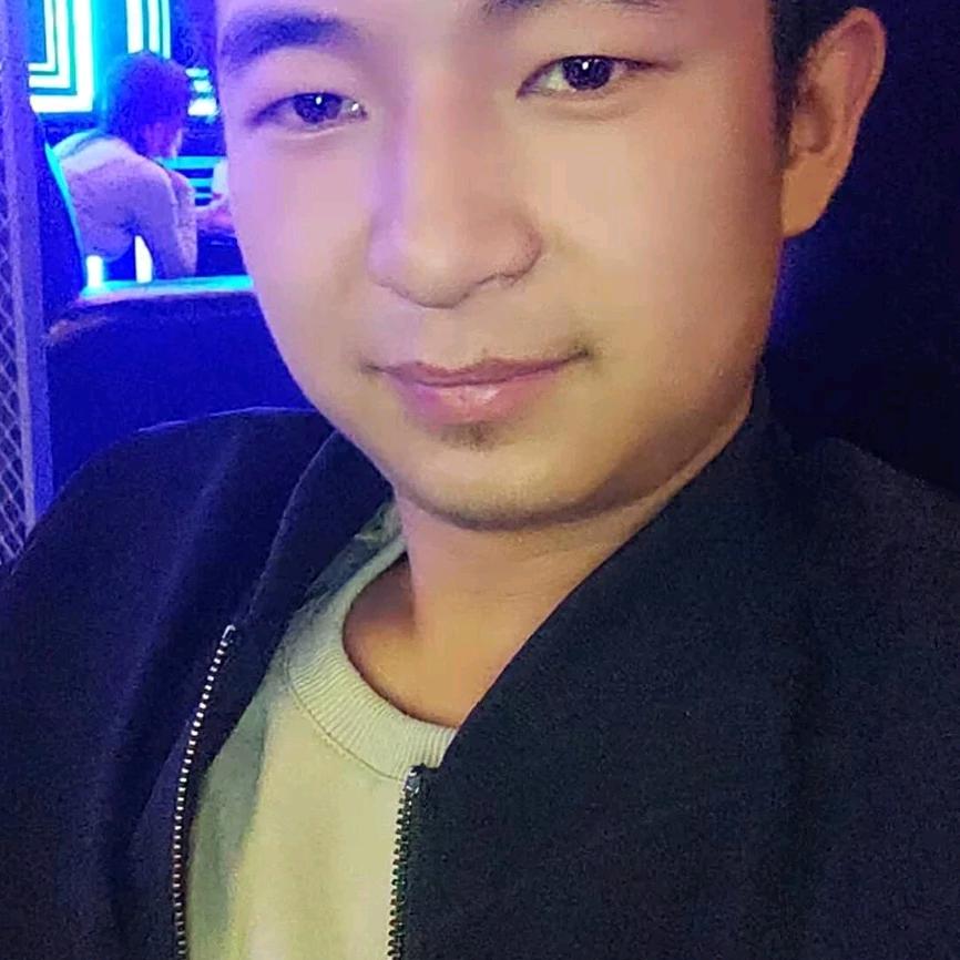 站在高压线下唱咆哮。