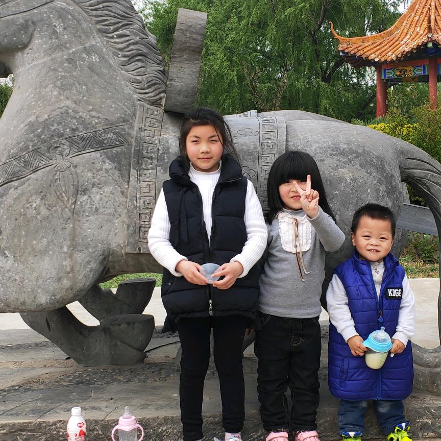 子菲，子雯，梓航