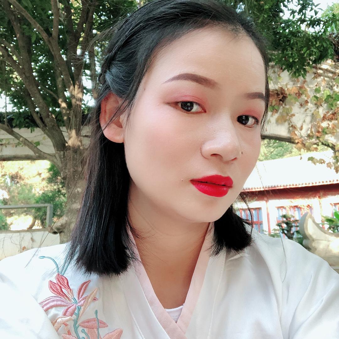 梨涡浅笑@