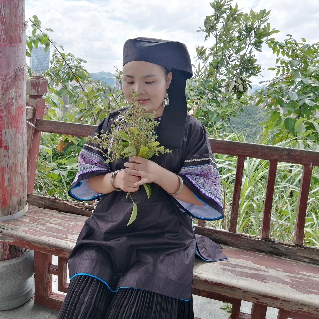 晴天少数民族店铺