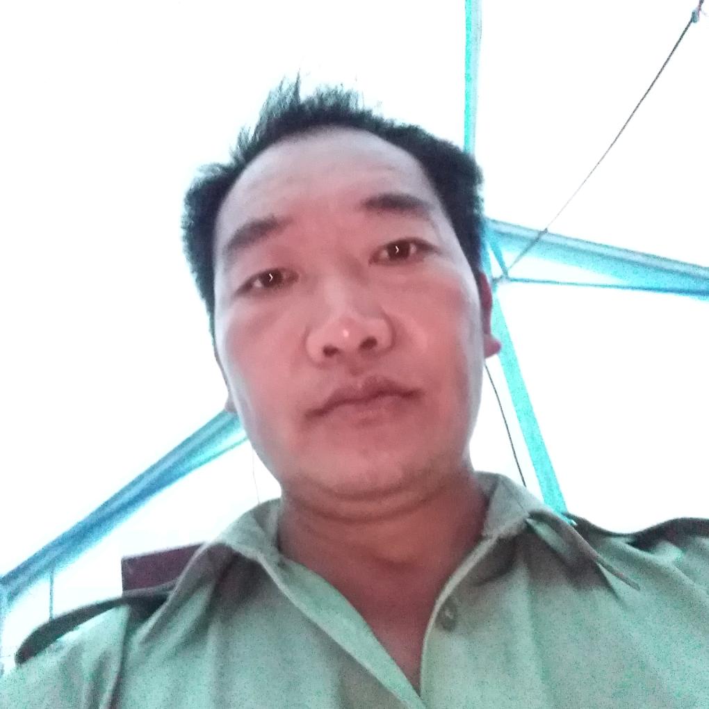 背着沉甸甸的压力！踏着慢步的岁月