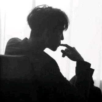 吞云吐雾伴惆怅