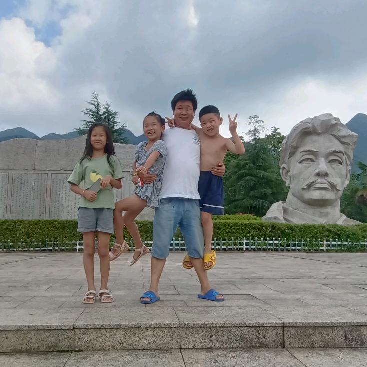 玉山佰变广告