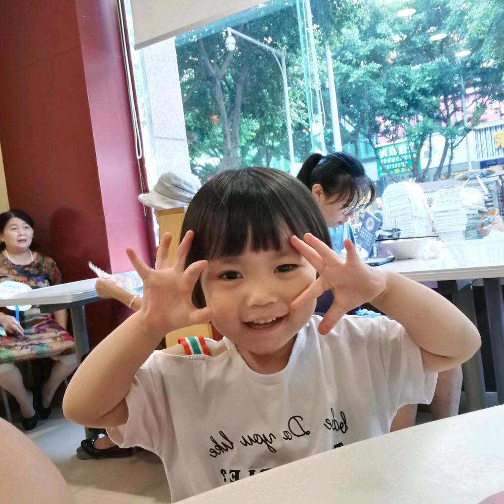 家有三千金做家政的大姐