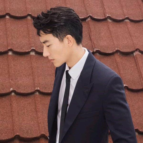 我在等风也在等你