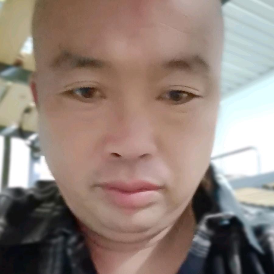 光  头  师 傅