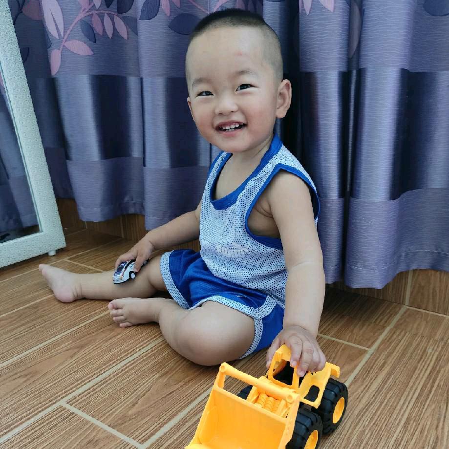 我家的背心男孩