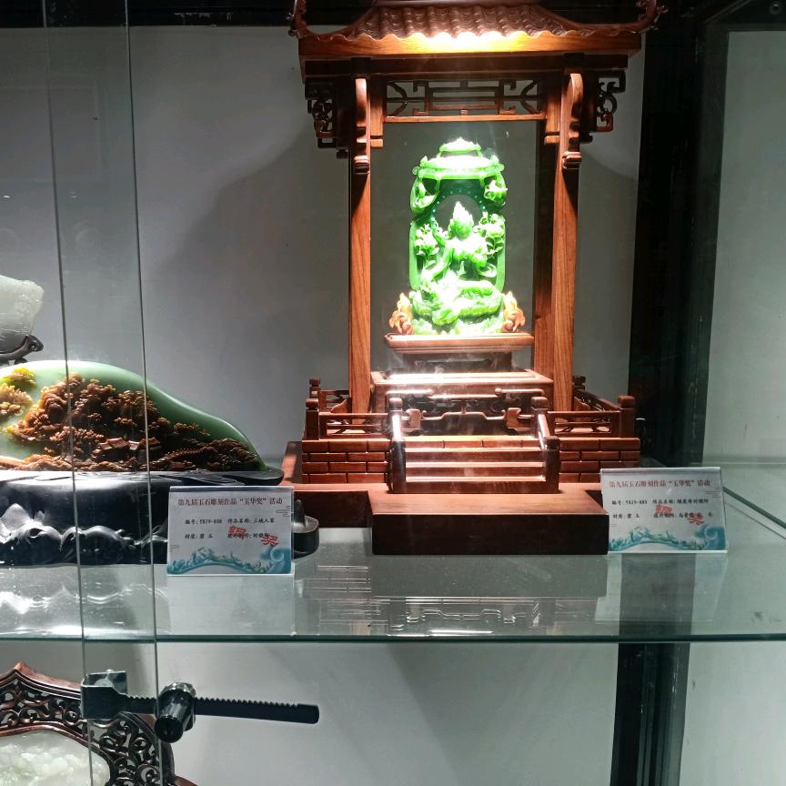 逸心无尘头像