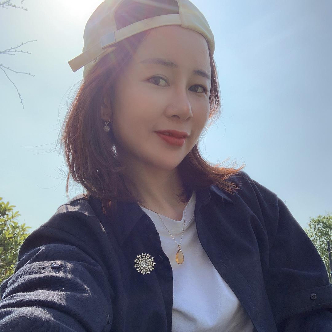 柏永艳（布衣族的姑娘）