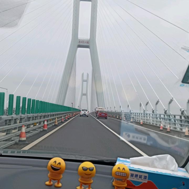 善解人意亮少