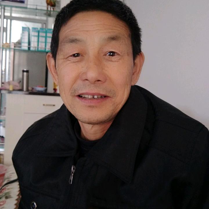 何福荣