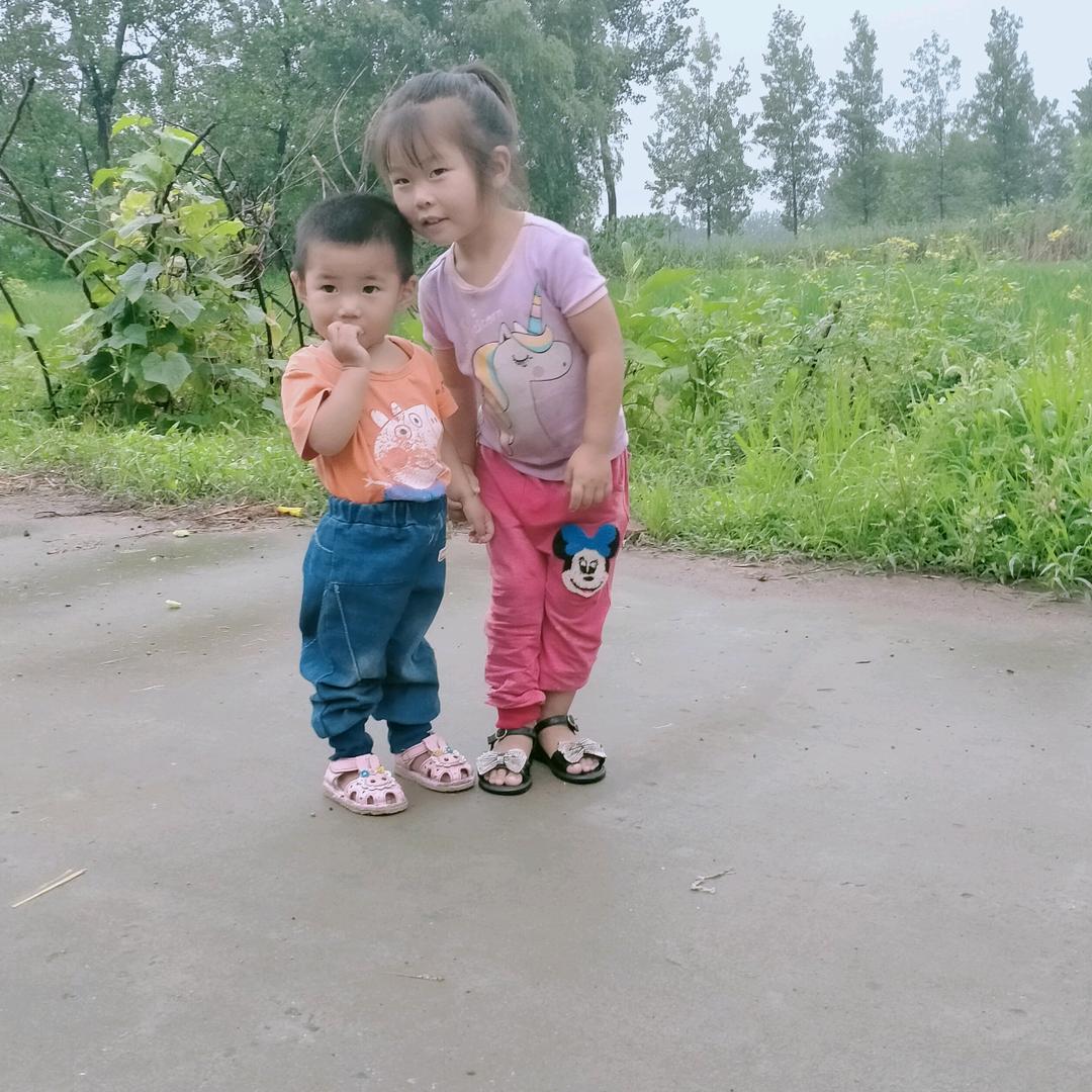 两个小宝贝