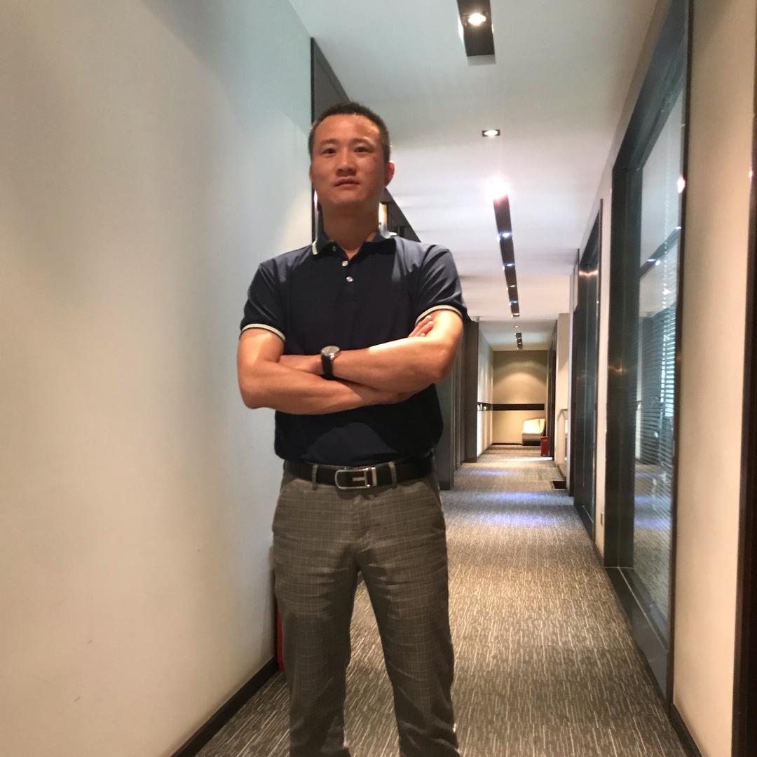 走着猫步追托米