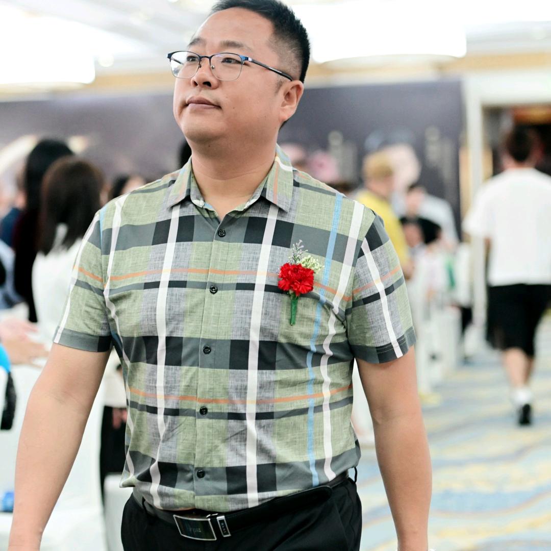 思钱想厚胡国华