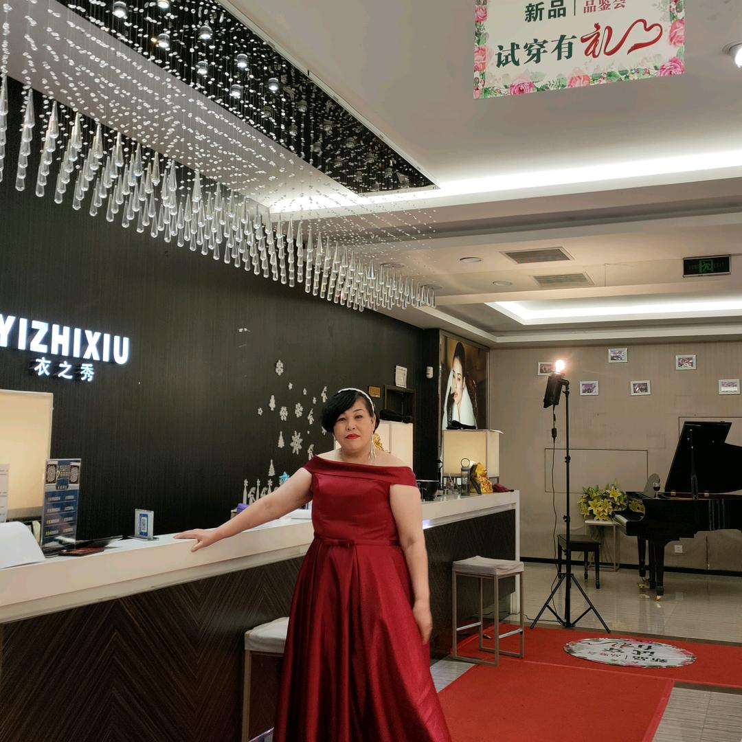 侯马市轻工城荣华服装店1