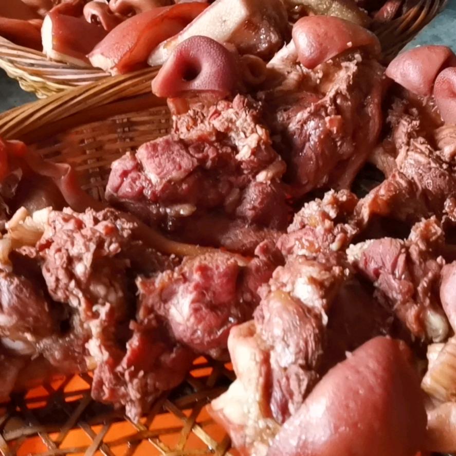 我在宝幢菜场卖猪头肉的王永贵是老实人