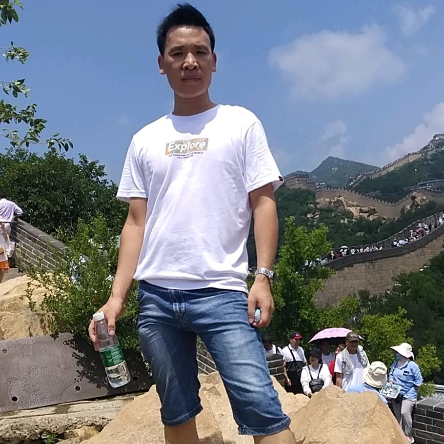 抬头望着天