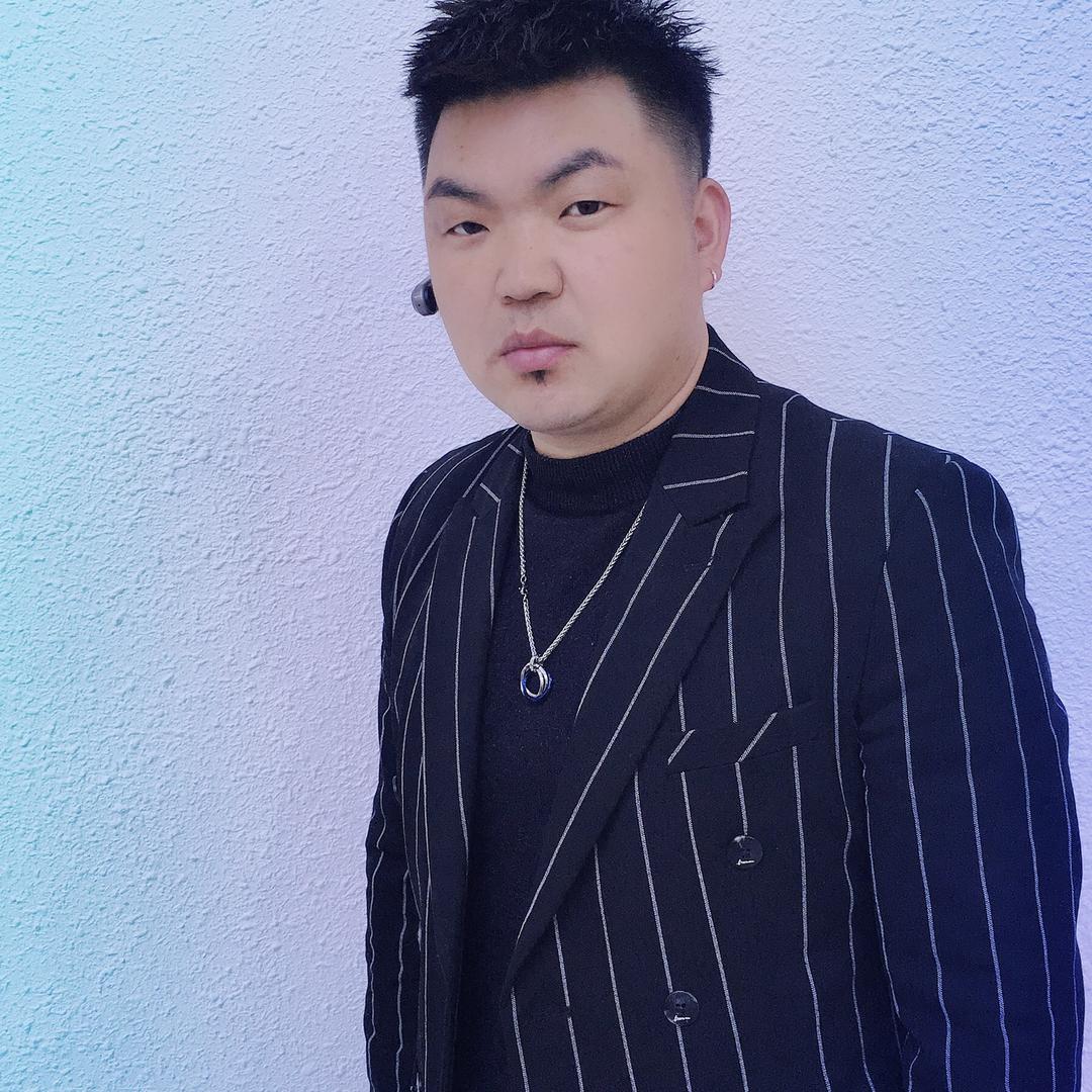 曲靖   发型设计    老王