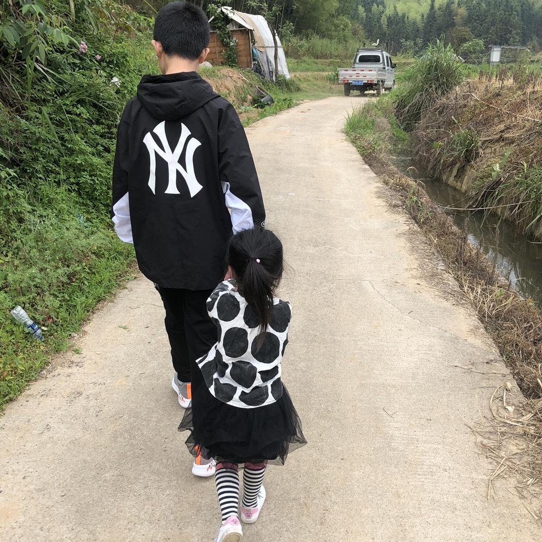 李潘