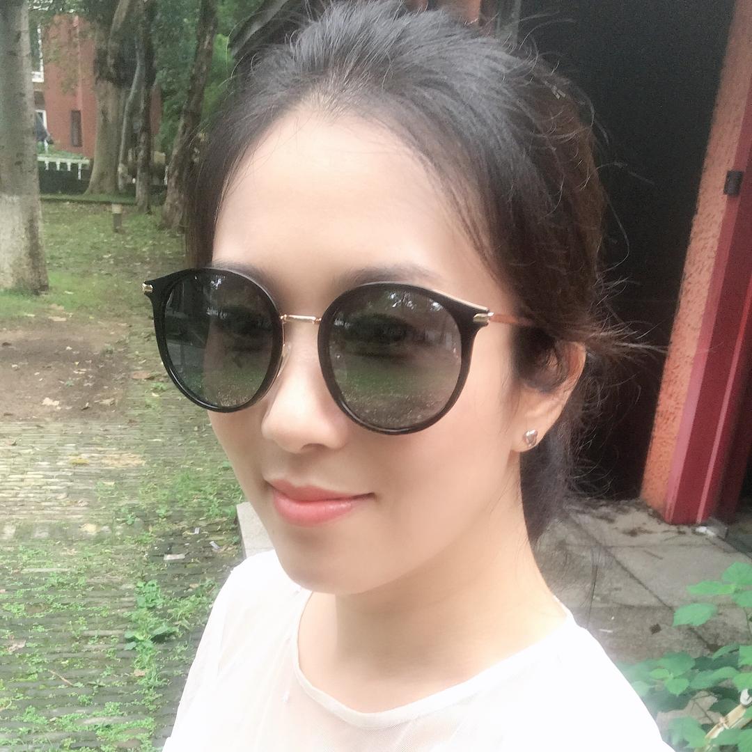 英子