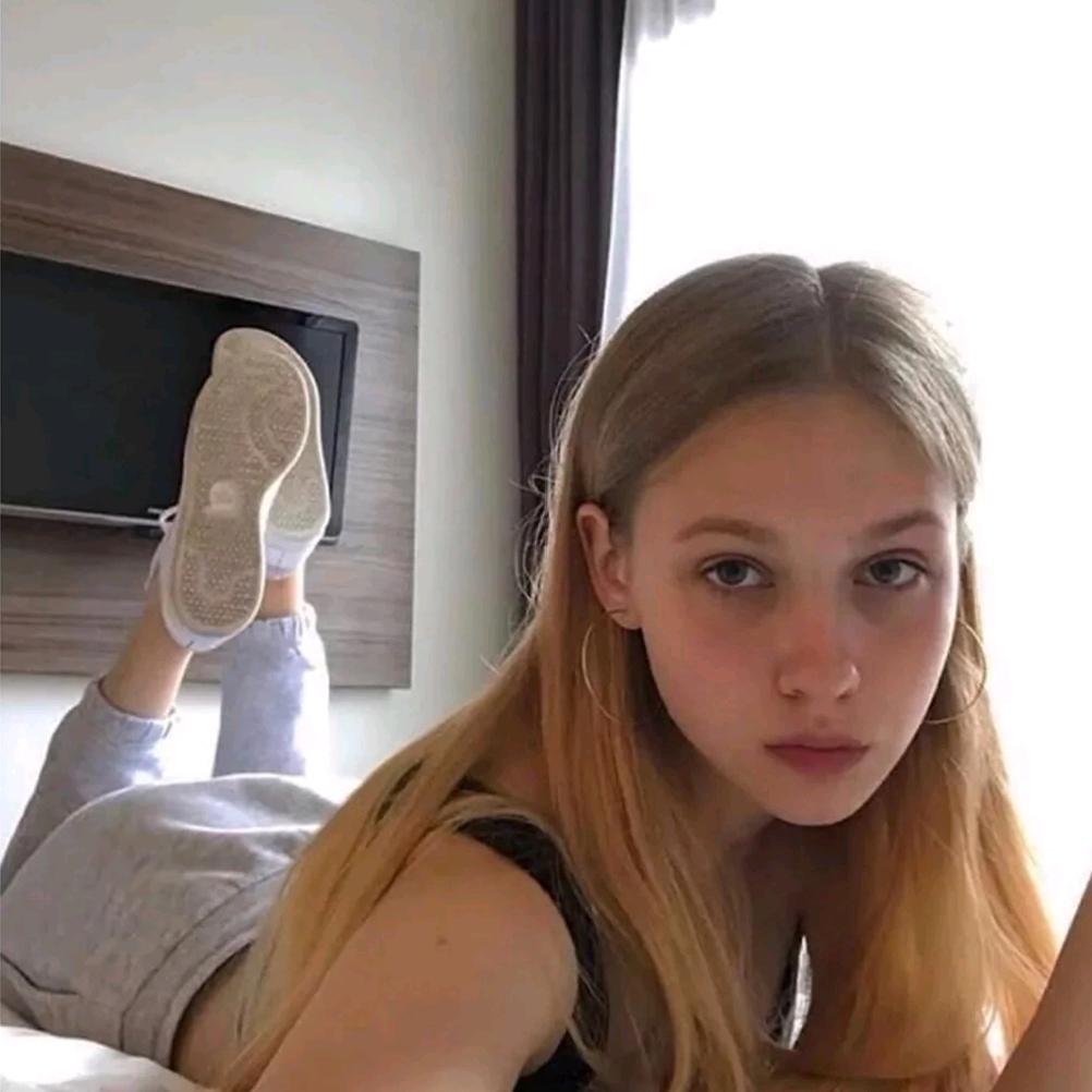 李瘦瘦.