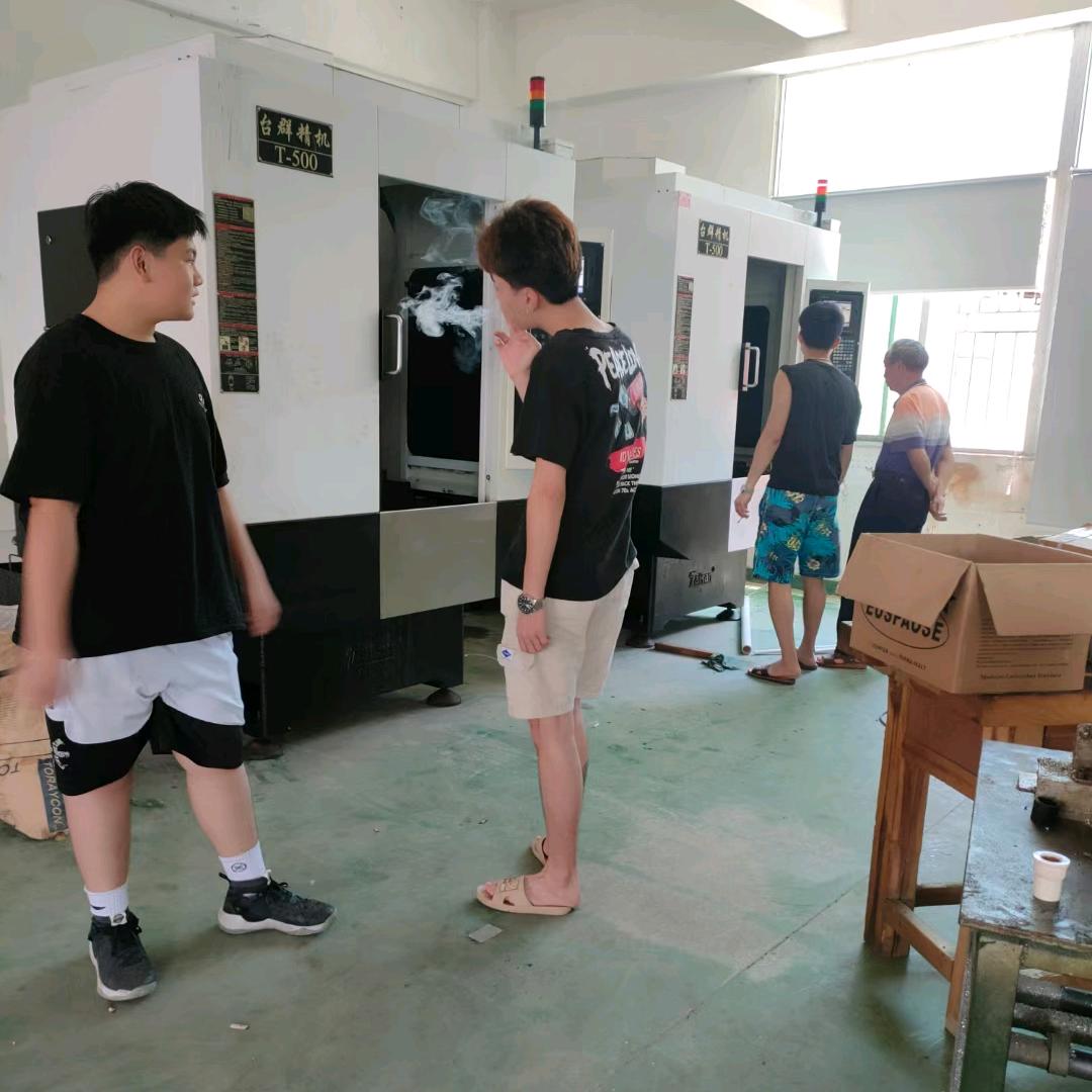 惠州市红艺五金CNC电脑锣加工中心