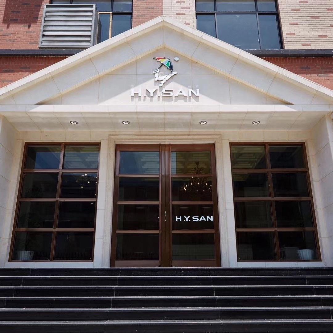 花雨伞轻奢羽绒