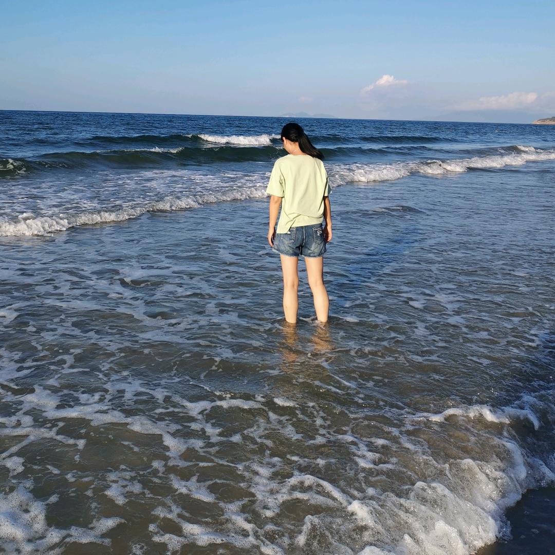 久居深海似鱼心