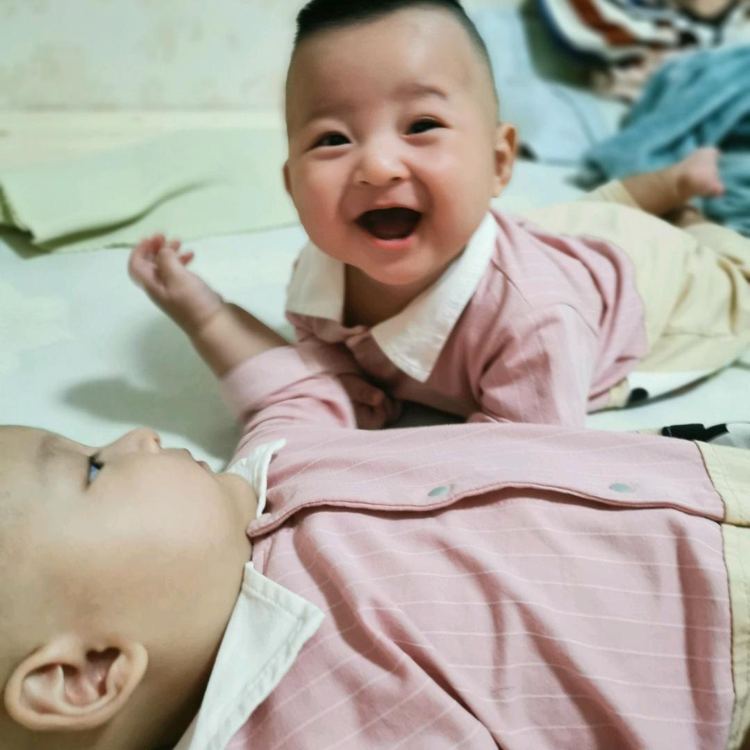 双胞胎超奇兄弟