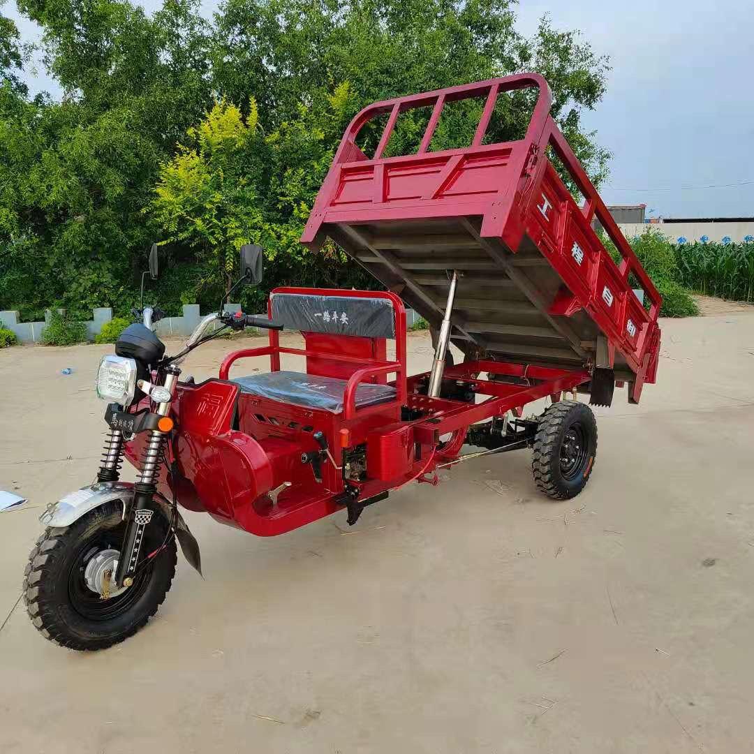 宗申动力汽油三轮摩托车。