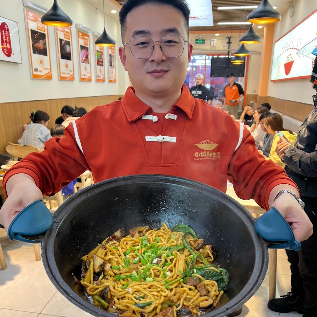 在济南做焖面的宝栋