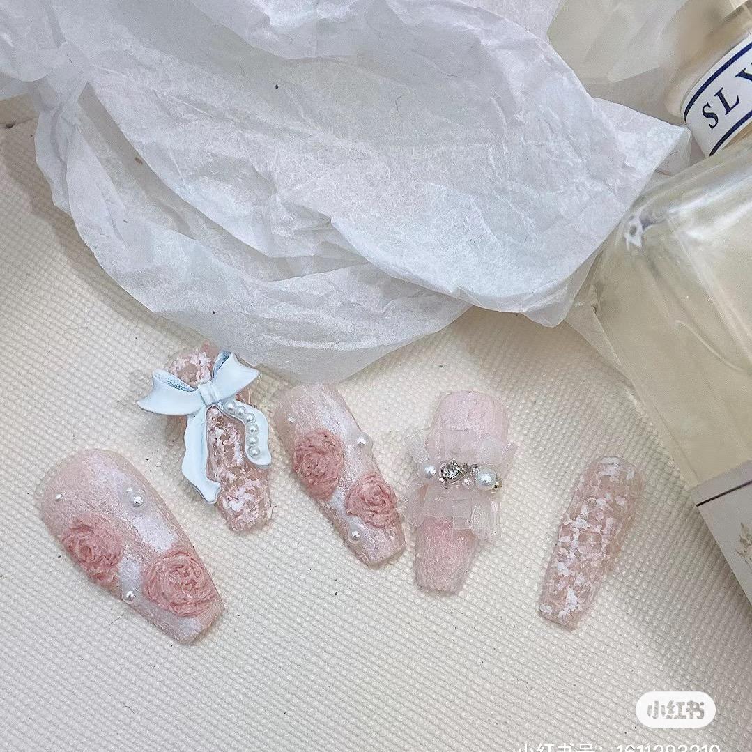 三只兔子穿戴甲