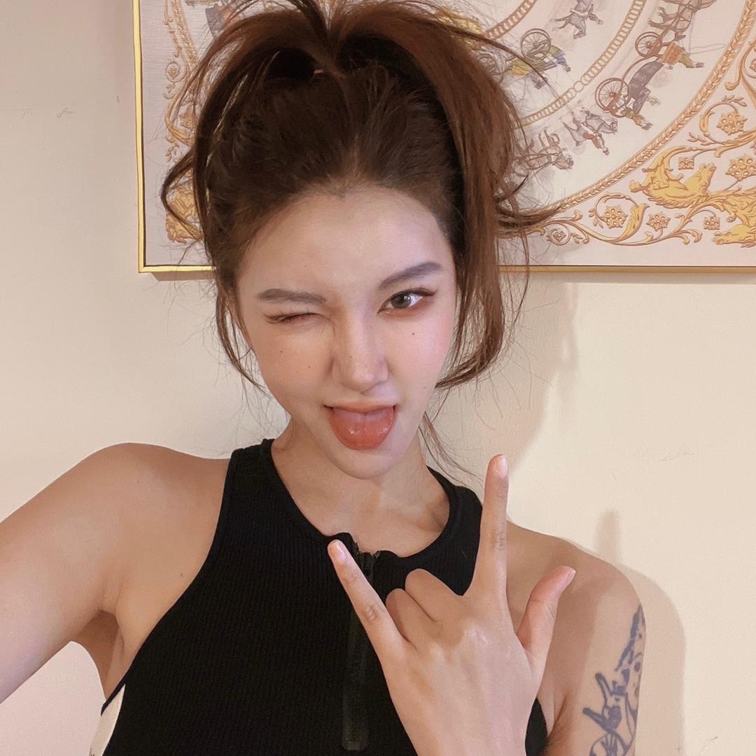 特斯莎莎莎