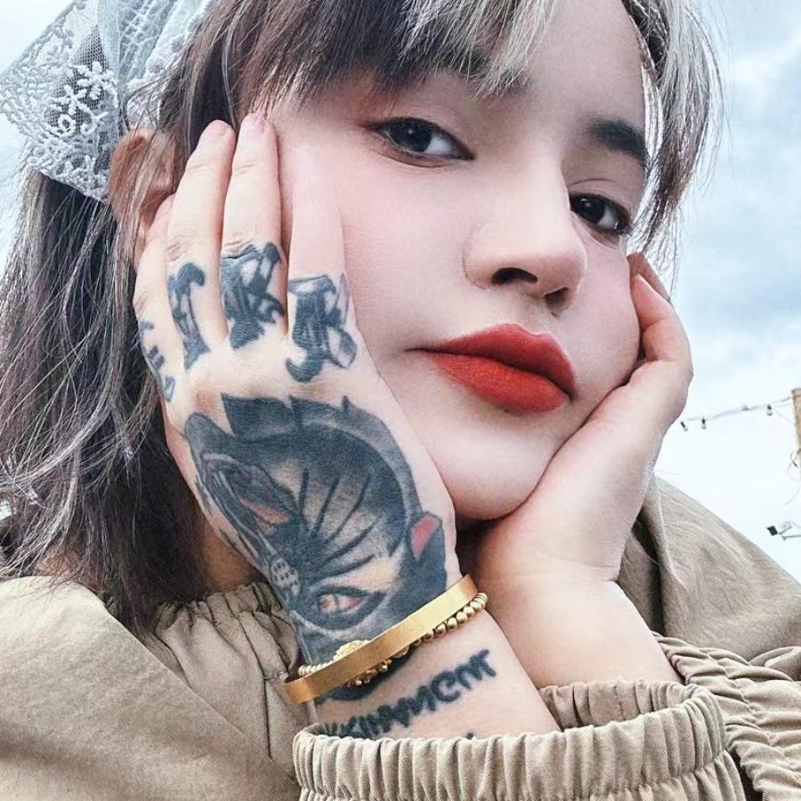 伊犁美妆丁怼怼