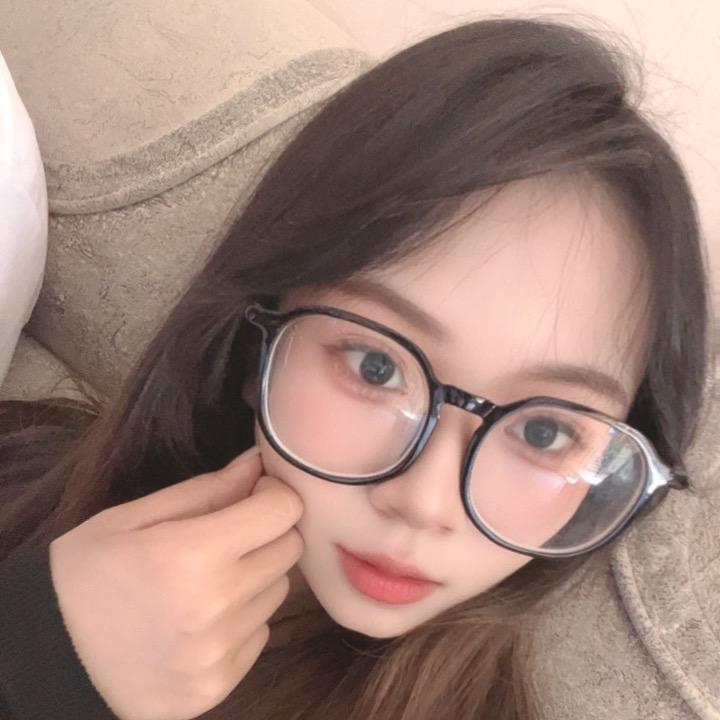 卖不脱妆粉底液的小优（摆摊版）