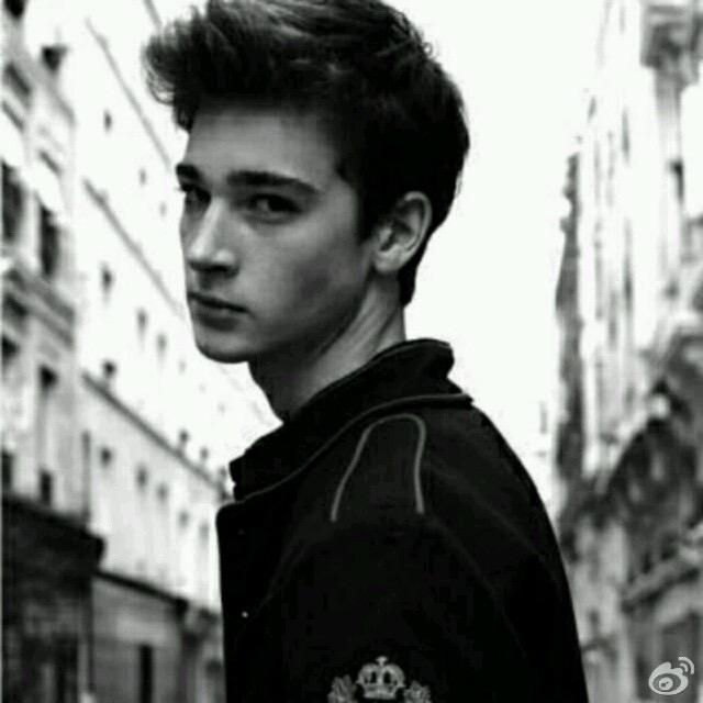 爱笑的勒布朗😺