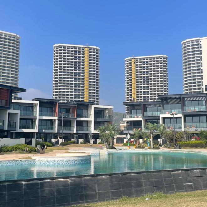 双月湾日出沙滩海景泳池别墅
