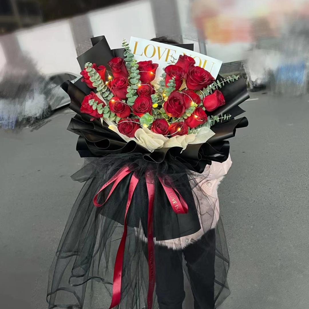 乌兰县花典时间花铺胖姐