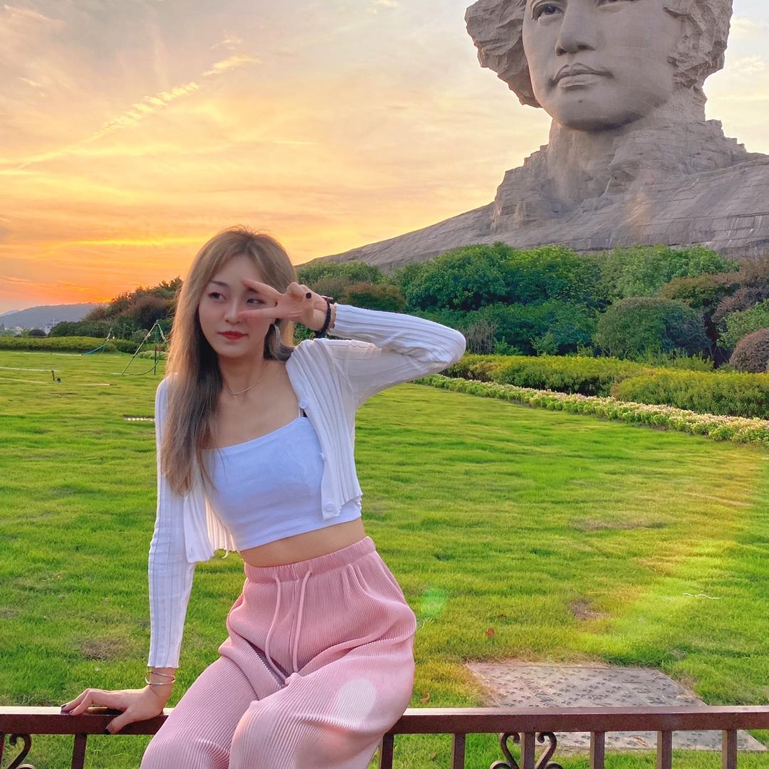 什么都不董女士